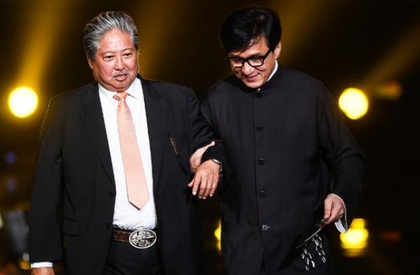 为帮洪金宝还债，成龙、元彪拍了部经典，结果成铁三角最后的合作