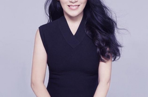 无人知道她是影后，隐婚15年，老公原来是他，难怪很幸福