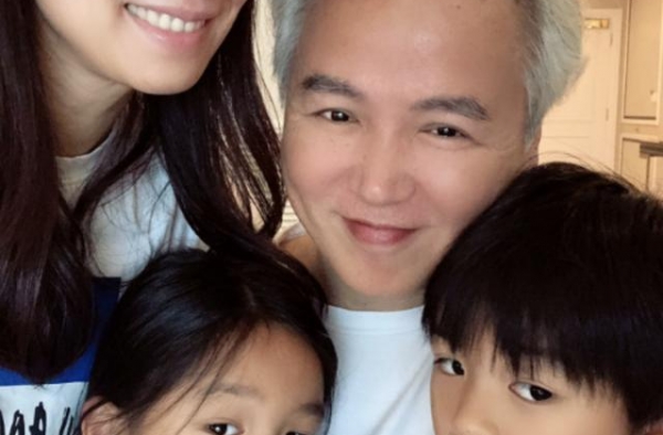 林瑞阳30岁大儿子出席记者会，帅气潇洒颜值高，言语中感激父亲
