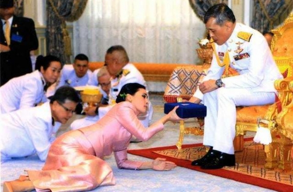 泰版“甄嬛传”？泰废妃风光回宫，王后地位不保