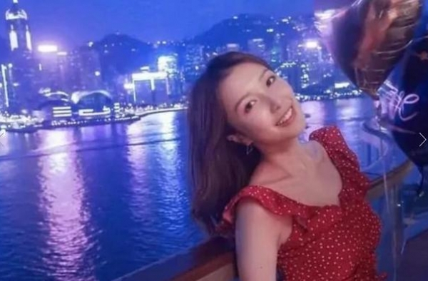 李泽楷女友晒照被骂：和梁洛施比只是丫鬟，两人曾多次暗自比较