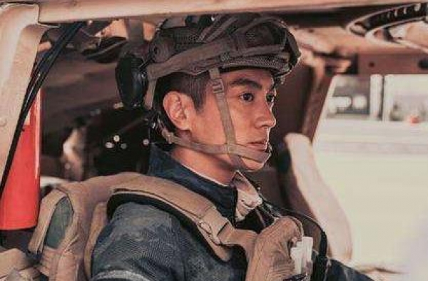 杜江青涩照曝光，大学兼职月入4万，难怪女友霍思燕肯未婚先孕