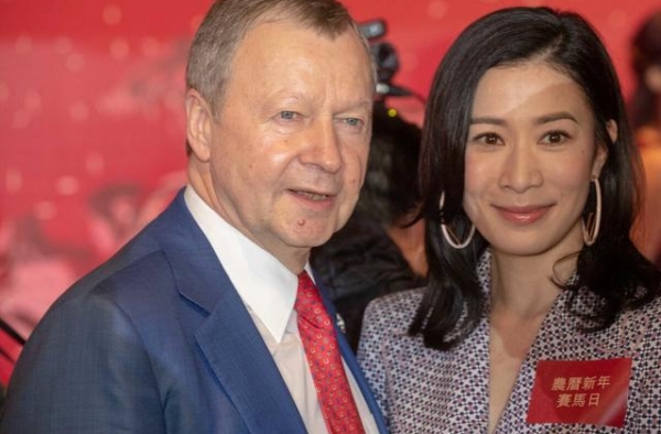 香港赛马会CEO应家柏：预期下月中恢复入场观赛