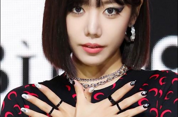 韩国女团A Pink成员金南珠首尔举行新专辑发布会