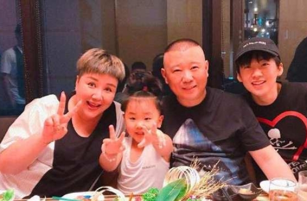 郭麒麟被问“想不想亲妈”？7字回答，意外暴露与后妈真实关系