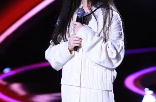 单依纯唱火《永不失联的爱》，原唱在线邀约演唱会