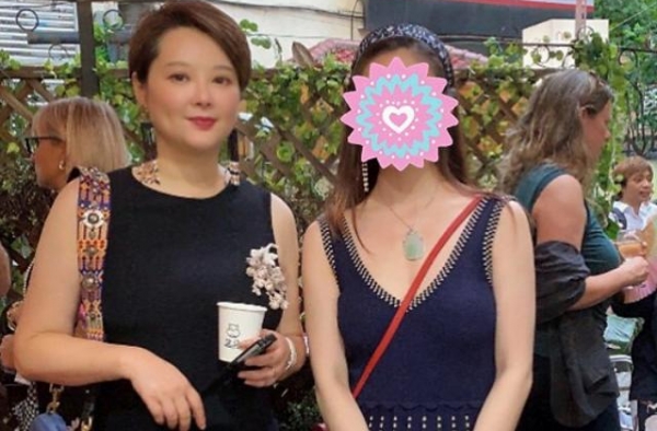 袁立近照变化太大！脸肿肥胖身材走样，精心打扮却被嘲俗气似大妈