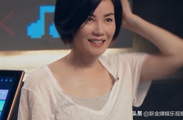 王菲直播状态绝了，51岁活出21岁的感觉，就该一辈子当小女孩