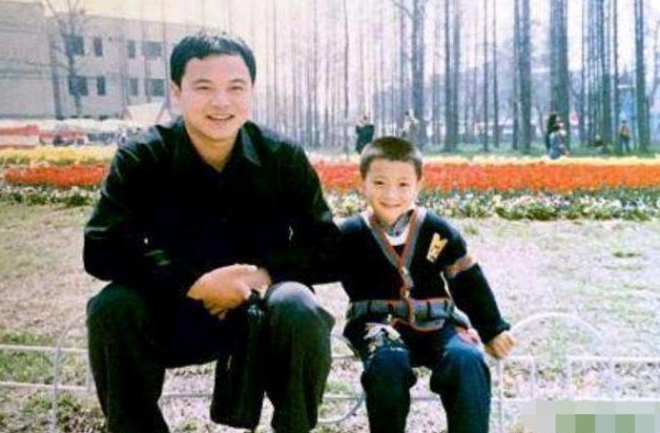 黄子韬父亲去世，曾替儿子解约SM，留下200亿为孩子铺好后路