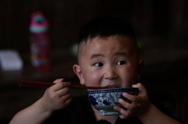 《谁知盘中餐》，开朗兄弟劳动中收获成长
