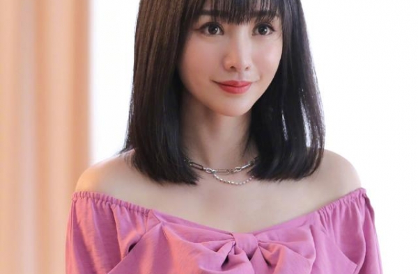 柳岩--气质秒变小仙女，气质绝美