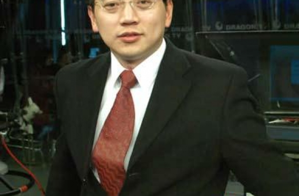 东方卫视的骆新，主持《百里挑一》出名，这位'媒婆的夫人是谁