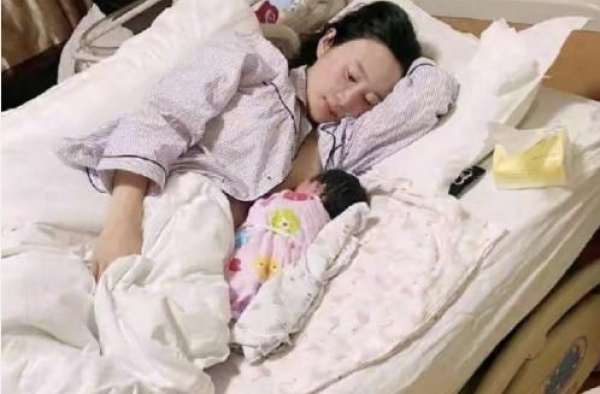 70岁张纪中承认再婚当爹 妻子是其助理比他小31岁