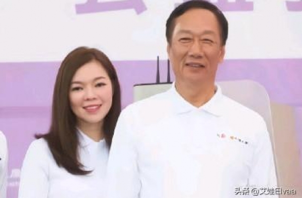 郭台铭小24岁娇妻晒打球照，穿T恤运动裤秀身材，比昆凌还抢镜