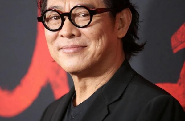 李连杰留给利智20亿元，拒绝扮演卧虎藏龙，与前妻合影