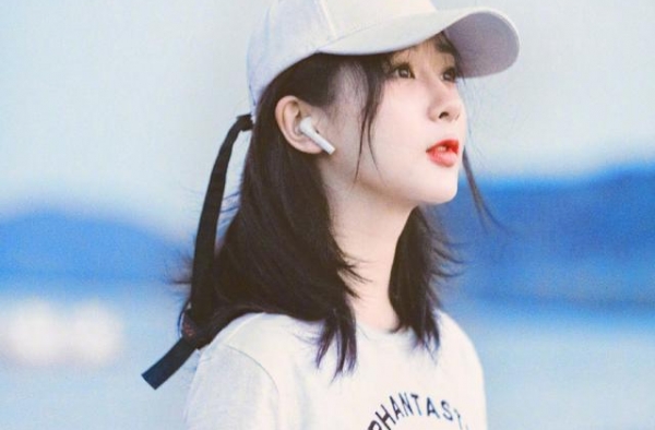 杨紫成功追星赵薇，与偶像合影在网上传开，两人素颜成关注焦点