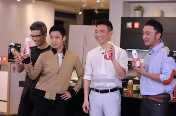 央视主持康辉：与妻子相约丁克20年，3位“挚爱”离世终成遗憾