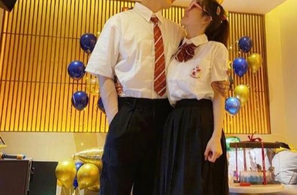 张檬卡点为金恩圣庆生，秀情侣戒指或订婚，但男方回应有点那个