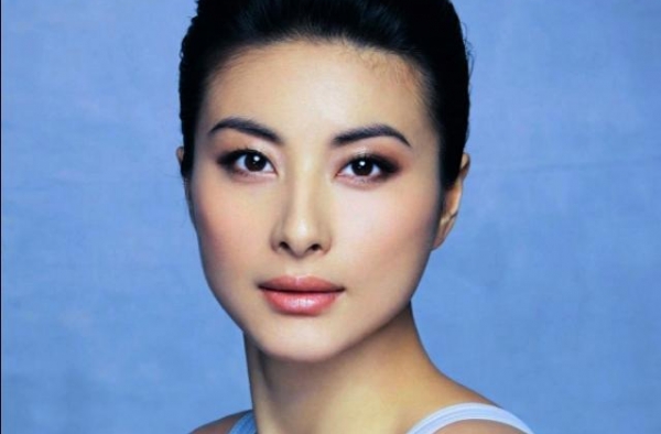 璀璨星光：曾经的跳水女皇如今的豪门阔太郭晶晶时尚瞬间