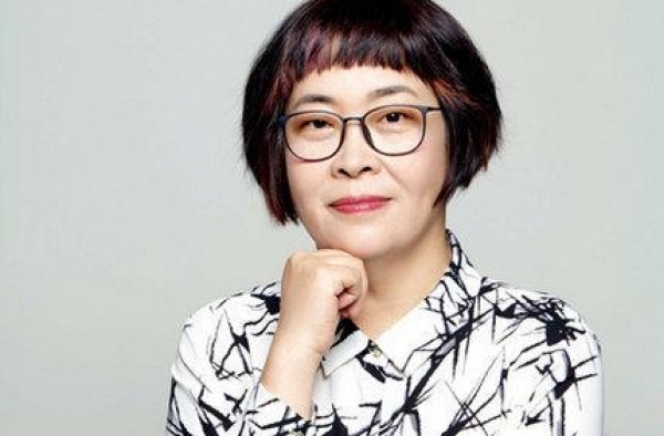从180斤暴瘦至脱相，被韩红视为恩人，央视主持人张越去哪了？