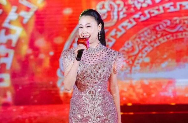 闻香识女人 | 用努力点亮人生——洋溢