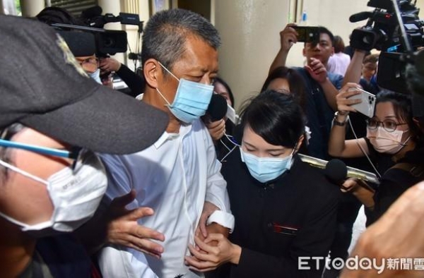 小鬼黄鸿升遗体解剖结束　爸爸、妹妹听完结果 沉默离开