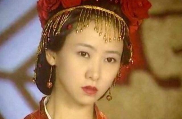 翁虹52岁，与舒淇遇过同样难题，闪婚闪离的她二婚嫁小3岁帅哥