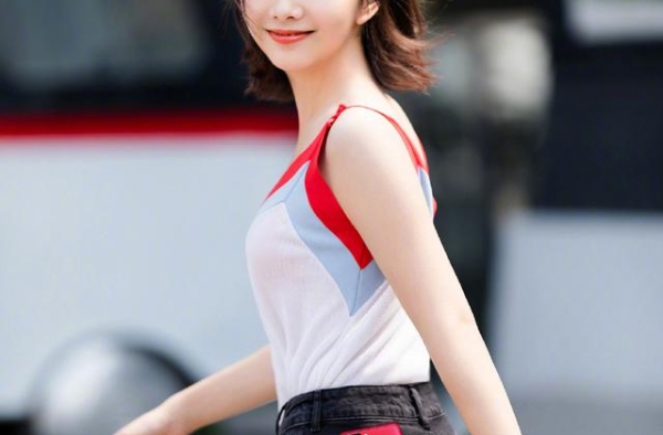 风格拆解｜谭松韵和赵露思的少女感到底有什么不同？