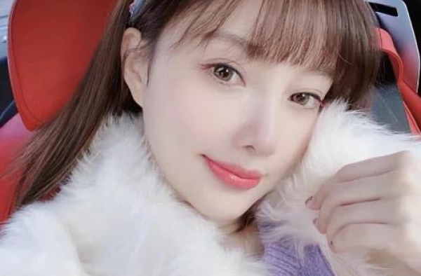 李小璐脖子上草莓印明显，和贾乃亮疑复合，两人最近动态现端倪