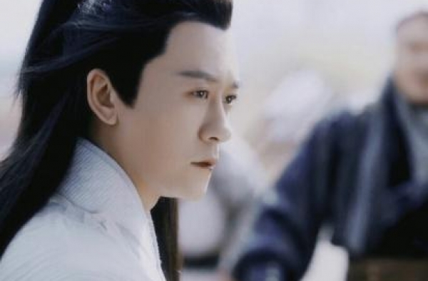 亲妈是制作人干妈是李少红，出道18年仍不红，今靠“路总”大火
