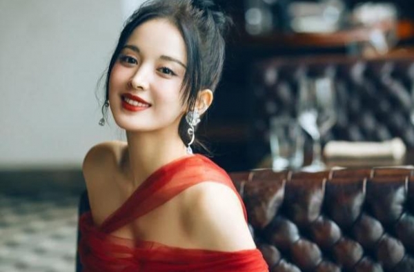 古力娜扎受什么刺激了？简直拿着刀在扎粉丝的心，又让人挺心疼的