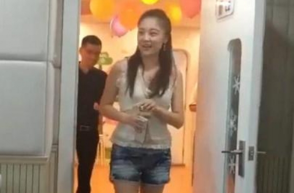 玖月奇迹组合没离婚？近日夫妻同框现身活动，王小玮眼神说明一切
