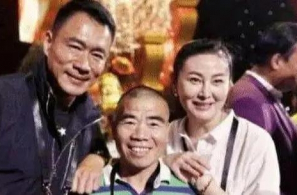 演员“潘金莲”因戏生情，与“武松”在一起，今47岁生活太滋润