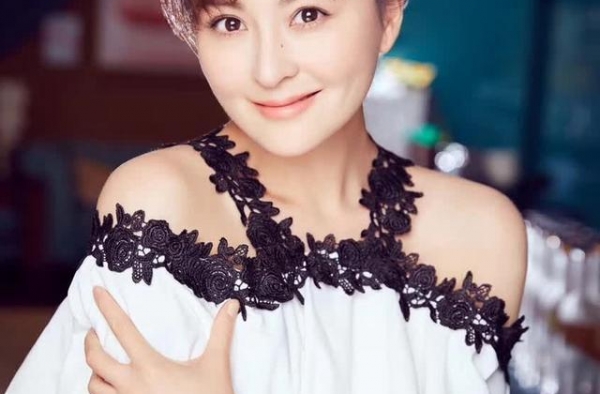 苦情戏女王16岁成名却沦为群演，顶替宁静演主角，曾被母亲逼婚