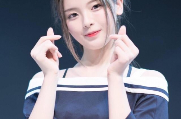 明星八卦：baby、杨超越、任嘉伦、李易峰、易烊千玺、关晓彤