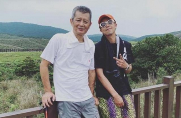 黄鸿升遗体解剖现场，妹妹扶爸爸憔悴现身，法医讲解详细解剖过程
