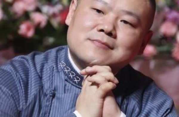 被名字“压死”的歌手，金星曾多次劝他改名无果，如今沦为服务生