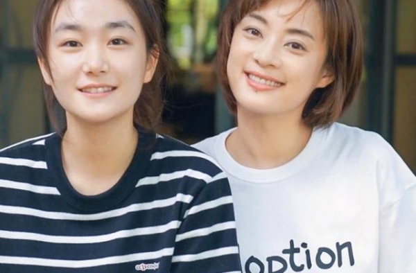 孙俪庆祝妹妹考上北电，晒出俩人合照，妹妹孙艳颜值却引热议