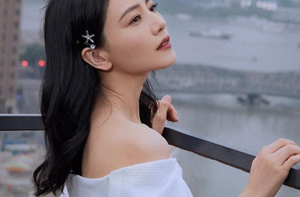 高圆圆活动生图曝光，原相机下仍难掩美貌，确定不是精修照吗