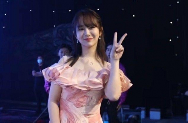 央视镜头下的杨紫太美，与热巴唐嫣众女星亮相，最喜欢谁的造型？