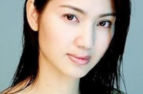 当年的她倾国倾城，如今却被小三称为老女人，选择沉默竟大获全胜