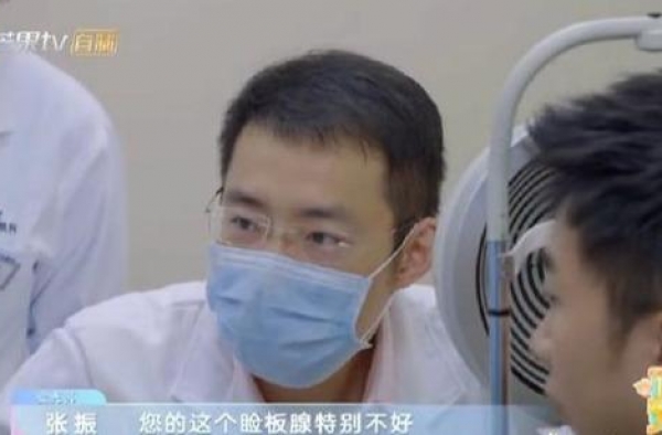 杨迪眼睛睑板腺消失，张艺兴热巴杨紫都曾因工作太拼命进医院
