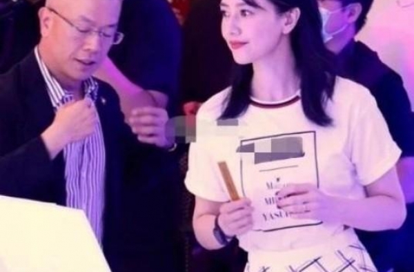 40岁的高圆圆参加活动，路人生图暴露真实颜值，说她20我都信