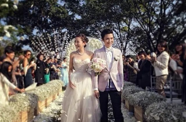 已婚香港富豪，与TVB女星传绯闻，女儿抑郁自杀，老婆却原谅他