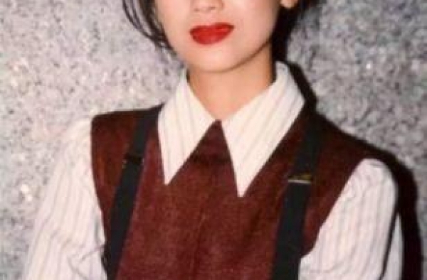 曾是古装女神第一人，张国荣欣赏她刘德华想表白，51岁容颜依旧
