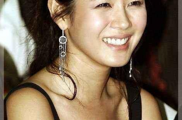 2020百大最美女星榜单，韩国孙艺珍获世界上最美的女人称号