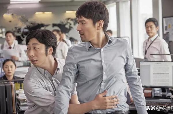 这位抢了赵又廷风头的张子贤，长着一张大众脸，演技却能“换脸”