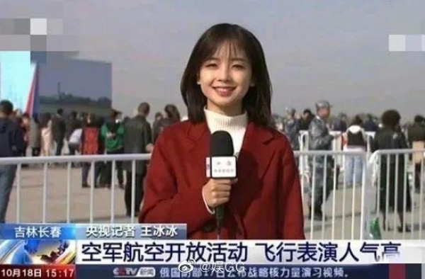 撞脸谭松韵？央视高颜值女记者爆红网络，不容忽视的还有她的实力