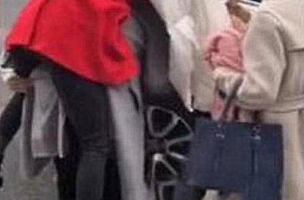 背着马蓉跑出医院的人现身了