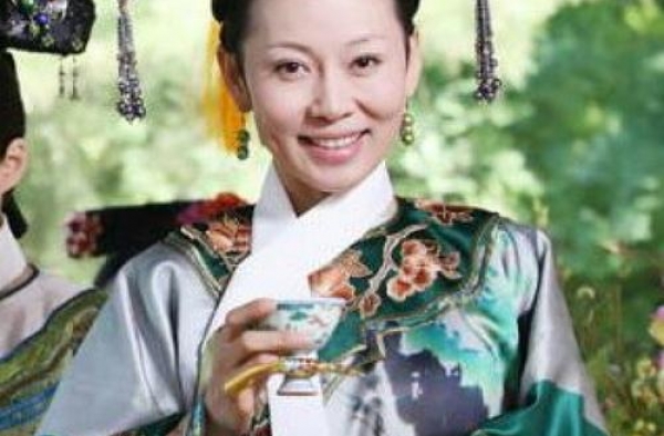 “齐妃”张雅萌罕见晒家人 老公外形不输张晓龙20岁儿子颜值高